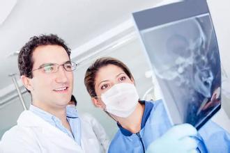 中国医疗水平比美国落后多少年？答案令人沮丧……