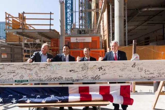 最新资讯|优质EB-5项目绿地中心二期成功封顶！！！